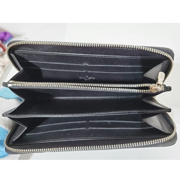 Louis Vuitton Epi Black Zippy Wallet - Picture 7 of 11